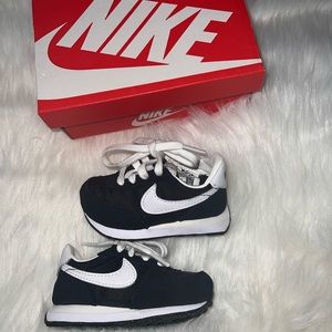 Black and White Nike Waffler Trainer 2 Sneakers